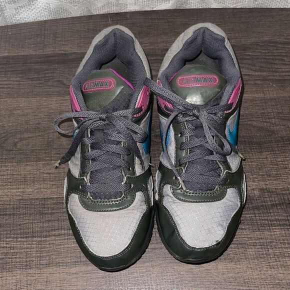 Nike Air Max Classics, size 9.5 - Picture 2 of 6